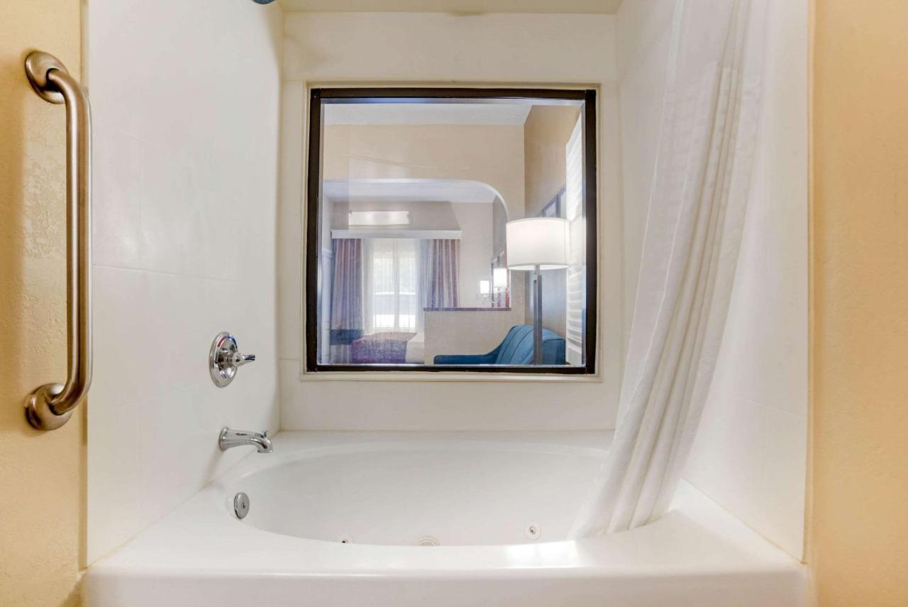 Comfort Suites Tallahassee Capitol - University Area Eksteriør billede